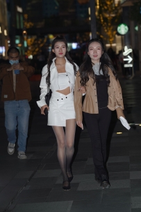 【精选街拍】Vol.3625 白色套装皮裙 [220P-3.09GB]